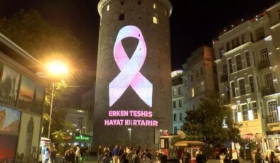 Galata Kulesi, Meme Kanseri Farkındalık Ayı İçin Pembe Kurdeleyle Aydınlatıldı