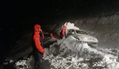 Gümüşhane’de Karda Mahsur Kalan 8 Kişi Kurtarıldı