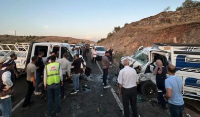 Mardin'de iki kamyonet kafa kafaya çarpıştı: 4 yaralı – Güncel haberler