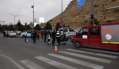 Van'da hafif ticari araç ile çöp kamyoneti çarpıştı: 1 ölü, 4 yaralı – Güncel haberler