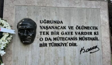 Yeniköy Plaj Parkı’ndaki Atatürk Maskı ve Kaidesi Onarılarak Açıldı