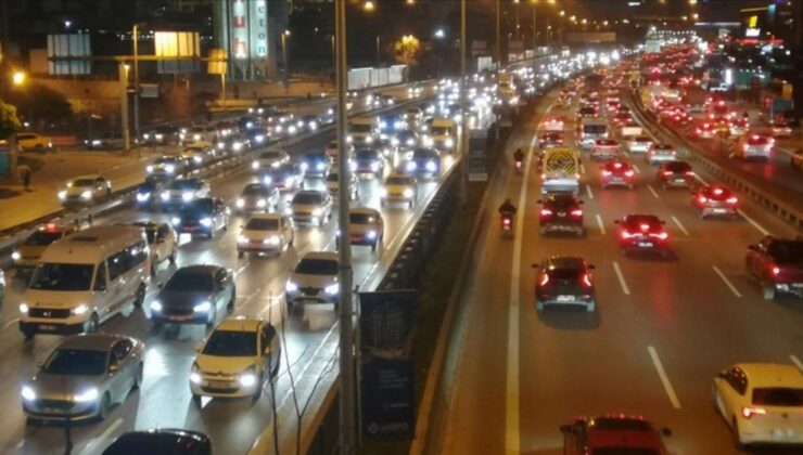 İstanbul'da trafik yoğunluğu akşam saatlerinde yüzde 80'e çıktı – Güncel haberler | Son dakika haberleri