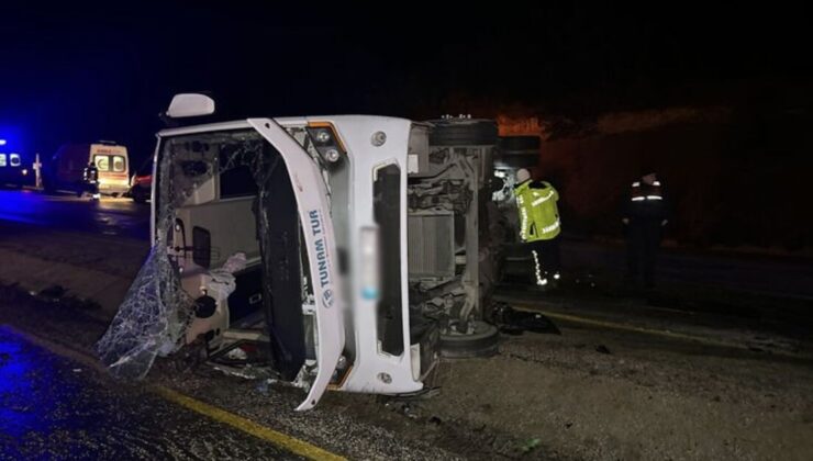 Kastamonu'da midibüs devrildi: 24 yaralı | Son dakika haberleri