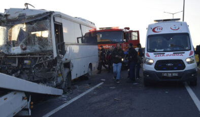 Manisa'da işçi servisinin TIR'a çarptığı kazada 22 kişi yaralandı – Güncel haberler