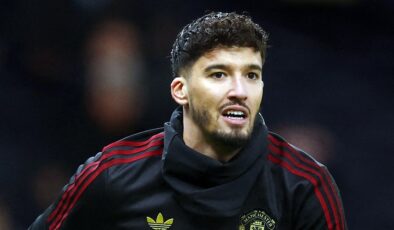 Manchester United'da Altay Bayındır için son karar verildi